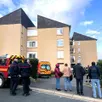 photo  sur place, plus d’une vingtaine de pompiers ont été mobilisés pour maîtriser l’incendie, avant que les techniciens en investigation criminelle ne prennent le relais, sous l’œil des habitants de la résidence. 