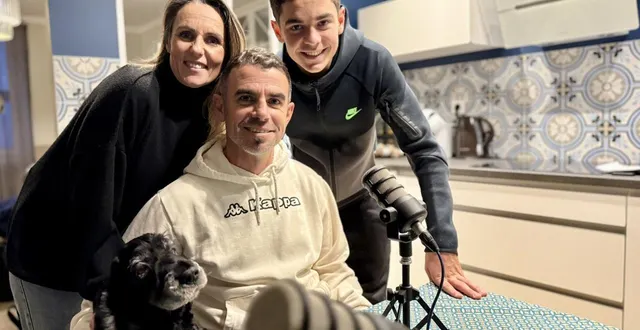 photo  patrick videira, chez lui, entouré de son épouse laetitia et d’un de leurs enfants, lenny.  &copy;  ouest-france 