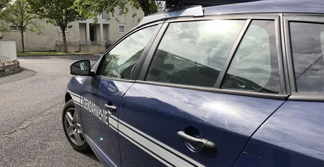 photo  les gendarmes de la compagnie de saint-nazaire ont été appelés, ce mardi 25 novembre, après la découverte d’un obus au niveau du port de la turballe.  &copy;  archives ouest-france 