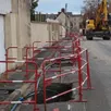 photo  dans la rue du marais, ce sont des travaux sur le réseau d’alimentation d’eau potable qui ont débuté en novembre. trois autres réseaux sont concernés dans cette rue qui verra la fin du chantier en décembre 2026. 