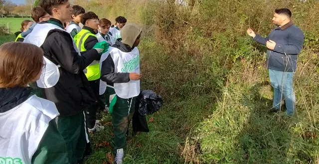 photo  une pause dans le chemin pour reconnaissance des arbres avec guillaume augereau  &copy;  co 