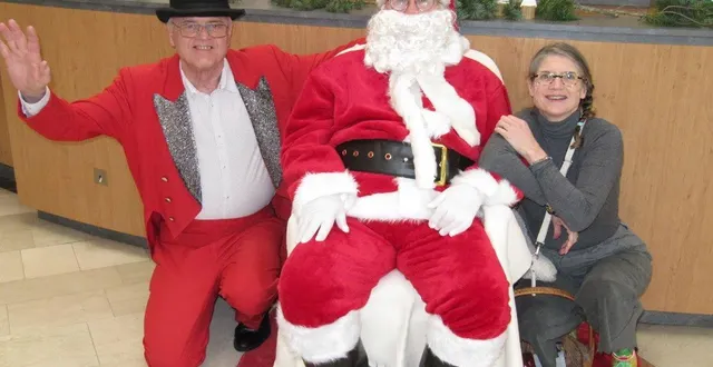 photo  cette année encore, le père noël fera l’honneur de sa présence à la mcl de beaucouzé.  &copy;  co 