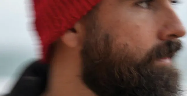 photo  le chanteur folk à la voix mélodieuse sur scène ce vendredi.  &copy;  katie ogilvie. 