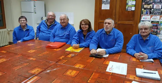 photo  de gauche à droite : françoise debonne, vice-secrétaire ; stéphane chaumier, secrétaire ; michel breteau, vice-trésorier ; marie-pierre chaumier, trésorière ; didier bergua, président ; josiane bretteau, vice-présidente de la compagnie de vair.  &copy;  ouest france 