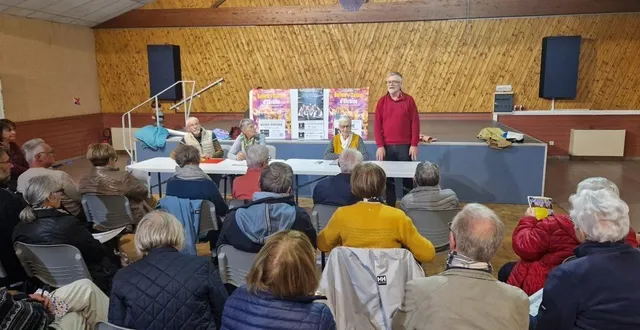 photo  soirée d’organisation de la réception des danseurs et chanteurs dans les familles : alain plessis, organisateur de la tournée dans le 49 ; nicole plessis, secrétaire ; babeth chevalier, responsable accueil ; et yves chevalier, président de l’association anjou-lviv ukraine.  &copy;  ouest-france 