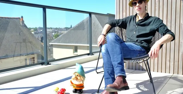 photo  quadragénaire gouailleur et parolier inspiré, nicolas boisnard confesse un attachement viscéral à la ville de laval.  &copy;  bruno saussier 