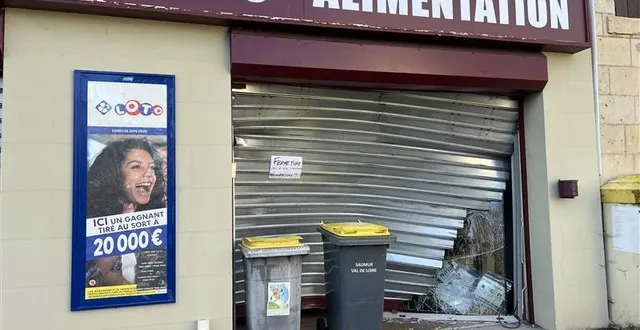 photo  le bar-tabac de saint-martin-de-la-place a été victime d’une attaque à la voiture-bélier dans la nuit du 25 au 26 novembre.  &copy;  photo co - annah blouin favard 