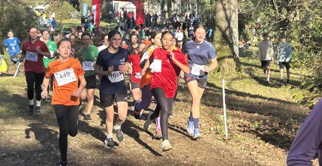 photo  le très important contingent de minimes filles a constitué un moment fort de la journée.  &copy;  co - denis jumeau 