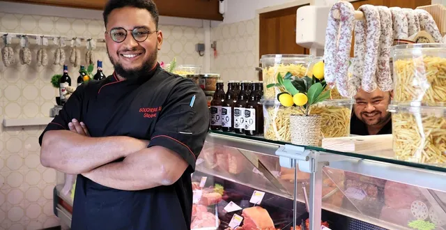 photo  steeve legendre devant la vitrine réfrigérée de la boucherie, et son associé joachim outhey, ont décidé de réorienter leur activité et de fermer la boucherie de noyen-sur-sarthe  &copy;  archives ouest-france 