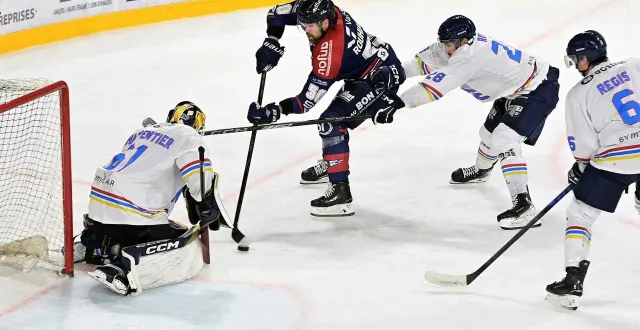 photo  jere rouhiainen a inscrit le but de la victoire pour angers sur la glace de valenciennes, mercredi 26 novembre 2025.  &copy;  archives sébastien aubinaud 