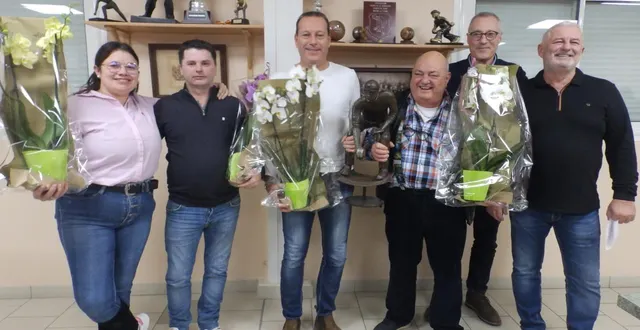 photo  les finalistes du chalenge de la ville accompagnés du président du val de l’erdre, thierry brunaud, à droite.  &copy;  co 