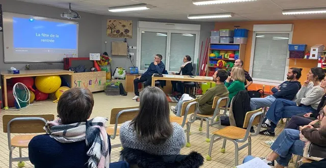photo  jean-philippe landais et mathilde moreau, lors de la présentation des diaporamas.  &copy;  co 
