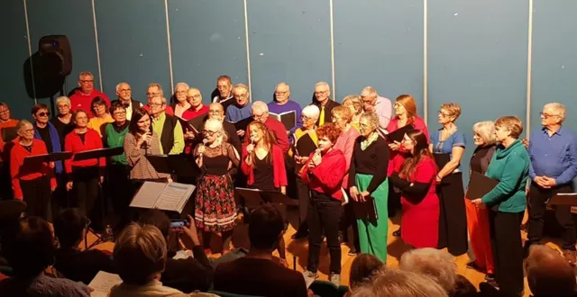 photo  la chorale de si de la a enchanté le public, venu nombreux assister au concert.  &copy;  le maine libre 