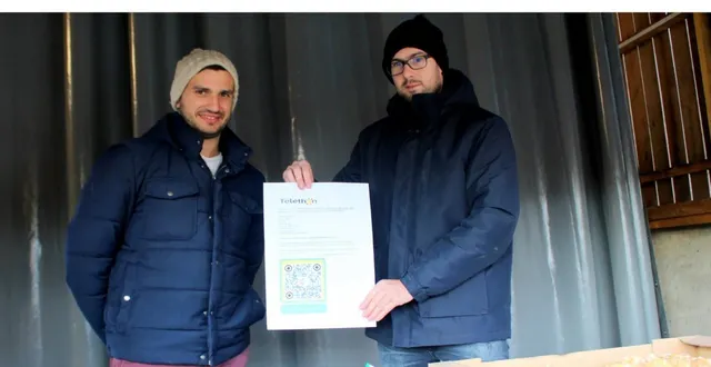 photo  mathieu et guillaume tenaient une permanence vendredi à la grange pour mobiliser les « amis de l’école » pour la soirée téléthon, au stade de foot et en forêt du vendredi 5 décembre à partir de 19 h 30.  &copy;  le maine libre 