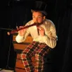 photo  artisan musicien, spectacle conçu par la compagnie monsieur barnabé. 