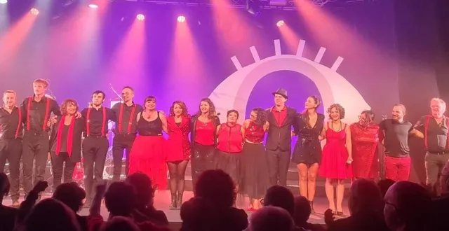 photo  le groupe alliance a tapé dans l’œil du public, dimanche, lors de leur concert caritatif en partenariat avec la ligue contre le cancer, à la salle jean carmet. toutes les places avaient déjà trouvé preneurs six jours avant le spectacle. sur scène, les dix chanteurs et les sept musiciens ont joué une vingtaine de chansons dans des registres variés, allant de lady gaga à elton john en passant par aznavour. 