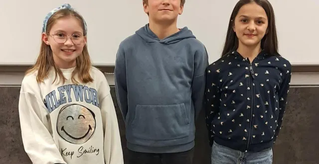 photo  le nouveau maire junior et ses deux adjointes.  &copy;  ouest-france 