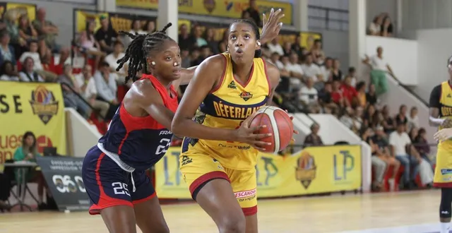 photo  la néo-chauraisienne coumba sow, ici sous les couleurs du bcsp rezé.  &copy;  archives po - arnault cantreau 