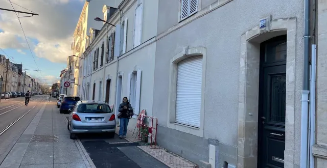 photo  avec sa porte bleue, la future « maison lazare », rue gambetta, au mans (sarthe), doit accueillir ses premiers colocataires au début de l’été 2026.  &copy;  ouest-france 
