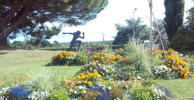 photo  un cadre de vie de qualité, c’est aussi un fleurissement réussi.  &copy;  ville de bouchemaine 