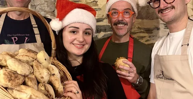 photo  stéphane, romane, gaël et alexis sont les quatre initiateurs de la fouée clochette, restauration à base de fouées, qu’ils viennent de lancer pour tous types d’événements.  &copy;  ouest-france 
