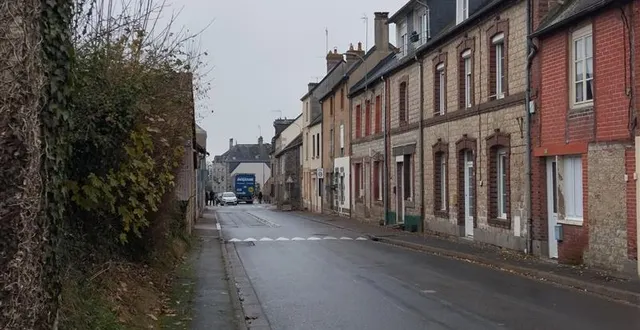 photo  l’incendie s’est déclaré rue de bagnoles, à la chapelle-d’andaine  &copy;  ouest-france 