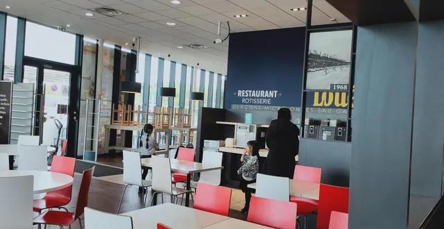 photo  l’aire d’autoroute sargé le mans nord est désormais dotée d’un point de restauration proposant les produits des fermiers de loué.  &copy;  totalenergies 