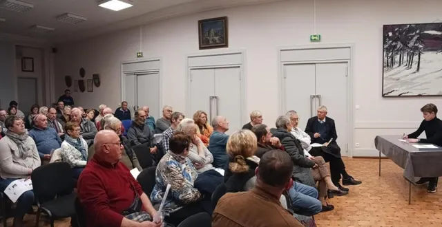 photo  une quarantaine de riverains a fait le déplacement, une quinzaine d’autres qui ne pouvaient pas être présents se sont manifestés par courriel.  &copy;  ouest-france 