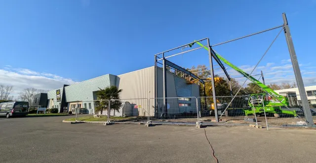 photo  longué-jumelles, novembre 2025. avenir communication construit une extension de 500 m² dédiée à la logistique.  &copy;  avenir communication 