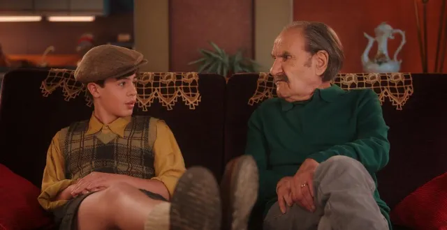 photo  raymond (à droite) rendra hommage à huguette dans un épisode spécial de « scènes de ménages ».  &copy;  capture d’ecran / noon 