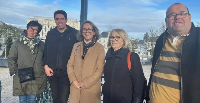 photo  « 98 % de la liste est constituée », assure béatrice largeau (divers droite, au centre de la photo) au côté de d’alexis fouillet, et florence verdon (à gauche) et marie-france dubuis et didier gautier.  &copy;  co 