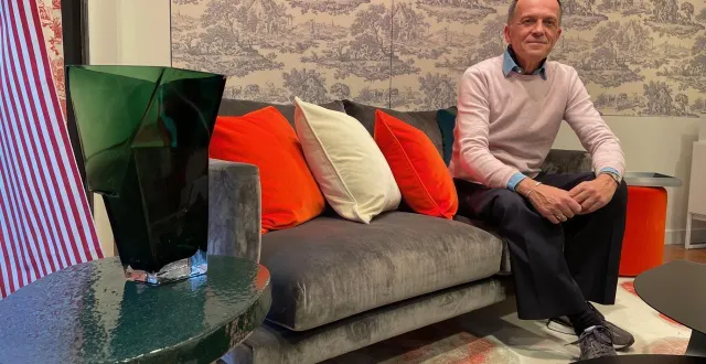 photo  sa boutique de la rue claude-blondeau à peine fermée, thierry julien rouvre tm décoration, rue courthardy, au mans (sarthe). en arrière-plan, un motif emblématique des toiles de mayenne.  &copy;  ouest-france 