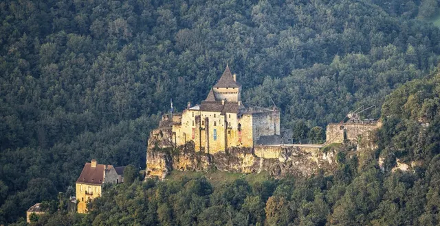 photo  une vue du château de beynac, en dordogne.  &copy;  de lagasnerie / hemis.fr/hemis via afp 