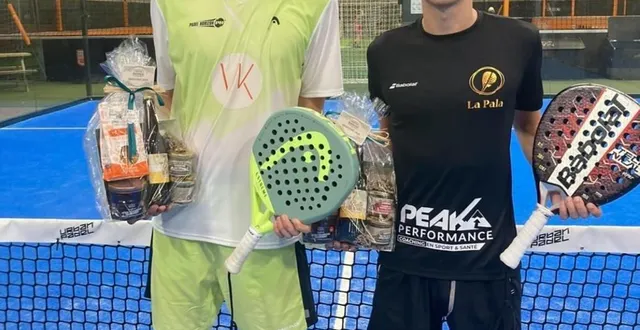 photo  arthaud dumoulin (à droite) avec son coéquipier tom couturier. ils sont têtes de série n° 1 au p1000 d’angers.  &copy;  instagram arthaud dumoulin 