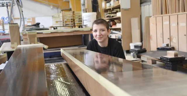 photo  grézillé, mercredi 8 octobre 2025. léa vaucelles s’est formée au vernissage au sein de maison chartier.  &copy;  co - carl guillet 