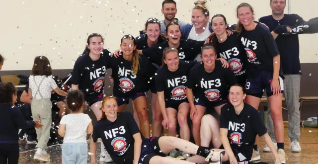 photo  les joueuses de coulaines ici lors de leur montée en n3. depuis, l’équipe s’adapte au niveau national.  &copy;  ouest-france 