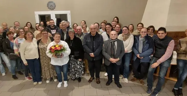 photo  durant 30 années de service, marie-claire hergué a valorisé le centre de loisirs des goulidons. elle a su instaurer un climat de sérénité avec les parents, pour les enfants. pour son départ à la retraite, les élus et anciens élus sont venus nombreux avec les chefs de service pour la remercier, vendredi dernier.  &copy;  ouest-france 