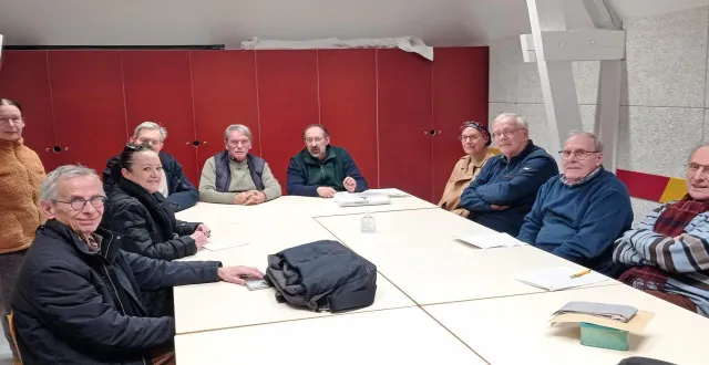 photo  membres de l’acrd et élus lors de l’assemblée générale, samedi, à la maison des associations.  &copy;  ouest-france 