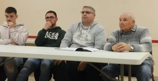 photo  le nouveau bureau : le trésorier tom bureau, le secrétaire vincentleroueil, le président mickaël buron et le vice-trésorier paul buron.  &copy;  co 