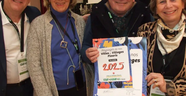 photo  arnaud de calonne, maire de beillé, aux côtés de véronique rivron, présidente de sarthe tourisme  &copy;  ouest-france 