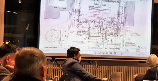 photo  les plans de la future réhabilitation de la salle polyvalente de la gautrie ont été présentés et détaillés en conseil.  &copy;  le maine libre 