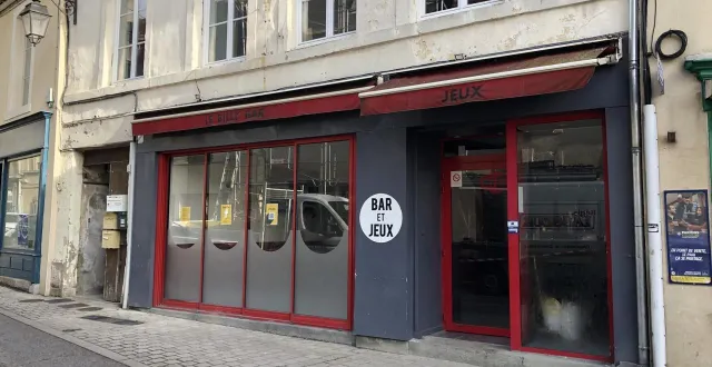 photo  le bar la ruche normande va ouvrir à sées ce vendredi 28 novembre 2025. victor aubert, le patron d’academia christiana, avait fait une offre pour reprendre l’établissement précédent, le billy bar.  &copy;  ouest-france 