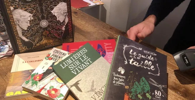 photo  la librairie indépendante quartier libre, à flers (orne), donne ses conseils à l’approche de noël.  &copy;  ouest-france 