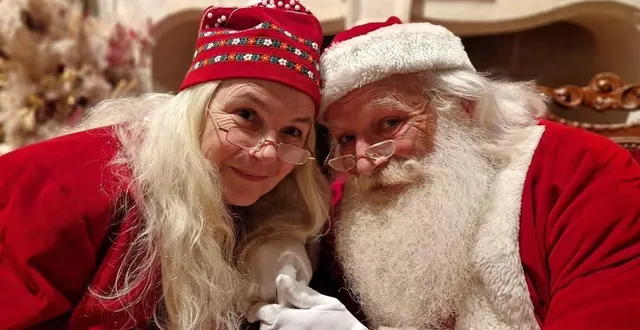 photo  madame noël sera présente les mercredis, samedis et dimanches place sainte-croix de 15 h à 17 h avec le père noël.  &copy;  bruno delisle 