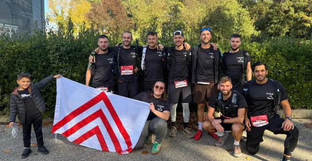 photo  les huit passionnés ont fièrement porté le drapeau percheron.  &copy;  manu lamy 