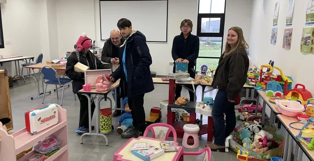 photo  l’institut médico-éducatif l’espoir est venu profiter de la gratiferia du sitcom vendredi 28 novembre.  &copy;  ouest-france 