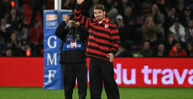 photo  antoine dupont sera sur le banc face au racing.  &copy;  matthieu rondel / afp 