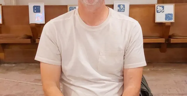 photo  thierry brière (nom d’auteur thierry briard en hommage à sa mère) dédicacera la vie est un cadeau, jeudi.  &copy;  ouest-france 