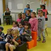 photo les élèves de l’école du ruisseau ont présenté un spectacle finalisant leur projet théâtre mené avec la houlala compagnie.