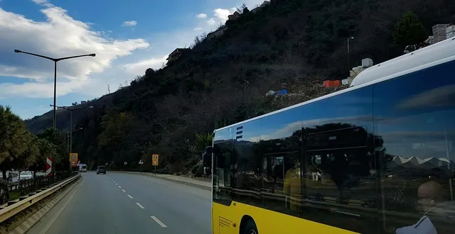 photo  la retraite attendra… à 95 ans, un conducteur de bus d’une ville du texas (états-unis) continue d’effectuer ses tournées.  &copy;  photo d’illustration : pixabay 